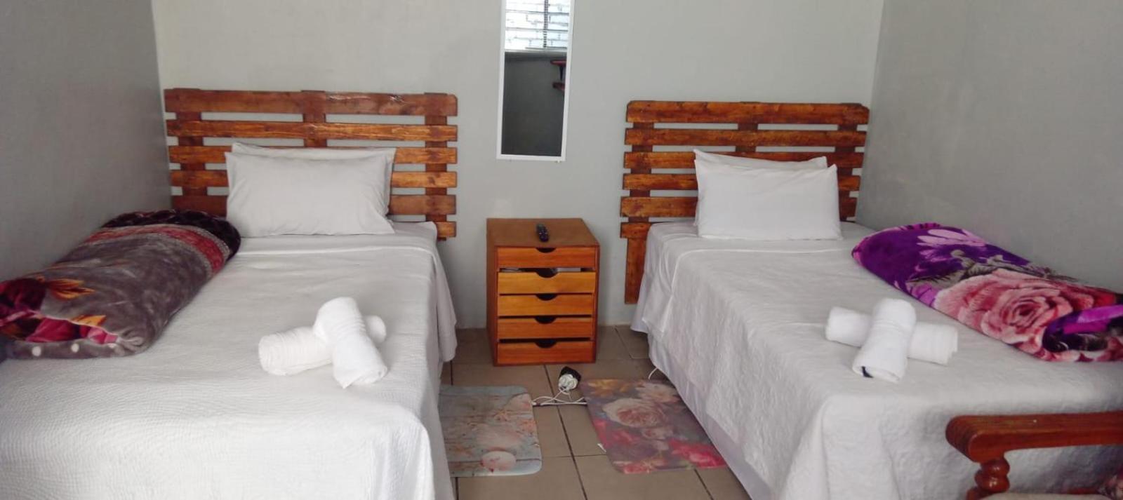 The Croc Guest House Springs  Exterior photo